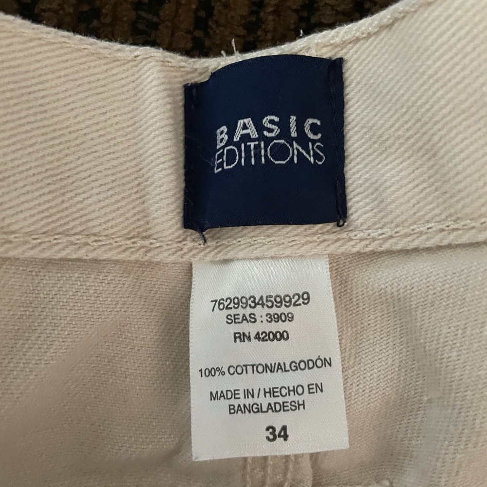 Shorts - Picture 3 of 4